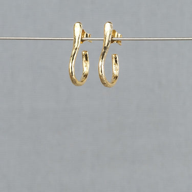 Oorstekers goud verguld, hoepel. Jeh Jewels.