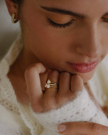 Peervormige solitaire verlovingsring van 18 karaat geelgoud met 0.30 ct lab-grown diamant