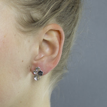Oorstekers Vier Rondjes - Zilver Oxy & Wit, detail