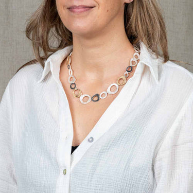 Collier Kringen Zilver, gedragen