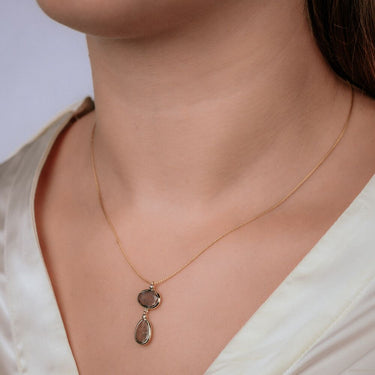 Collier dubbele hanger met labradoriet en diamant 14 karaat goud