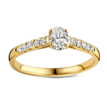 Luxe verlovingsring van geelgoud met ovale lab-grown diamant en pavé zijdiamanten
