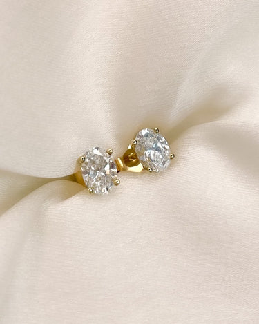 Geelgouden oorstekers met ovaal geslepen lab-grown diamant